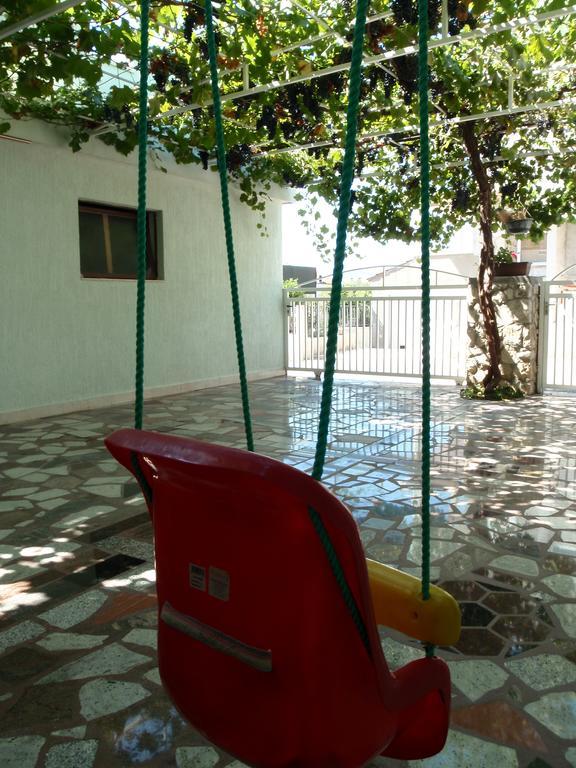 Apartments Otok Трогир Екстериор снимка
